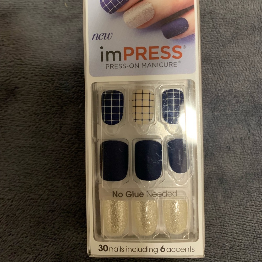 Kiss nails